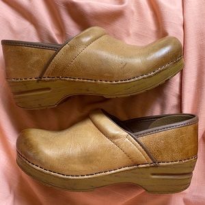 dansko - professional clogs - honey - size 38